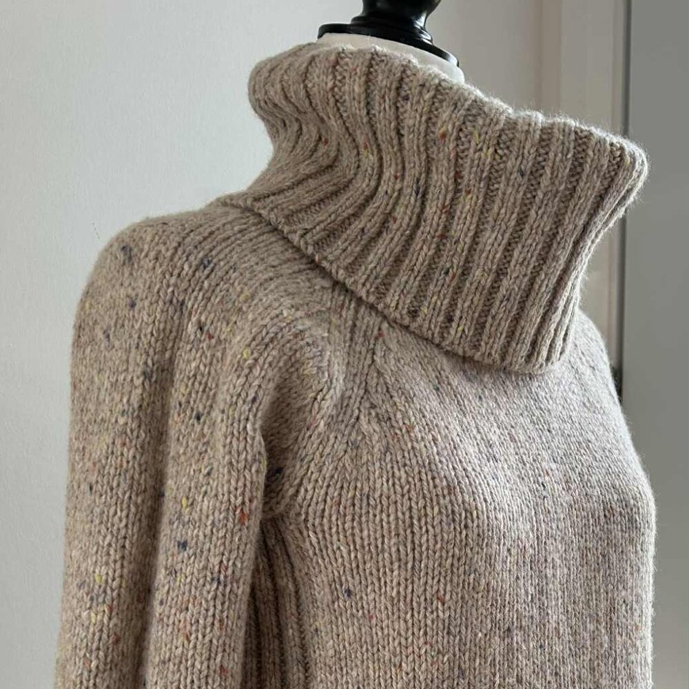 Cynthia Rowley Oatmeal Donegal Fleck Wool Turtleneck Knit w/ Sculpted Hem – US S